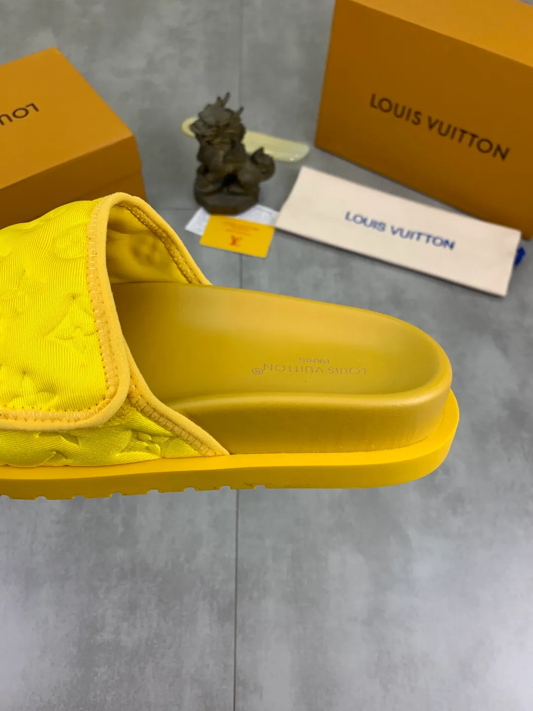 Men's shoes 💰P320 💰[New style]🆘 Original quality [LOUIS VUITTON] The popular Louis Vuitton LV men's slippers on the official website are on sale simultaneously! Original fabric imported from Italy, original factory special supply, code number: 38-44 (45 customized), many colors available